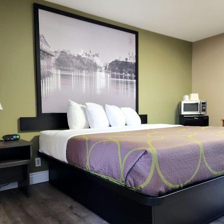 Super 8 By Wyndham Pembroke Hotel Ngoại thất bức ảnh