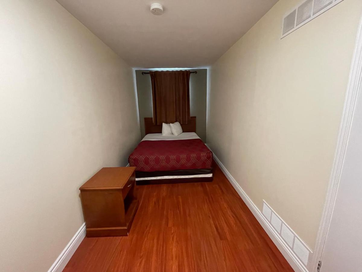 Super 8 By Wyndham Pembroke Hotel Ngoại thất bức ảnh