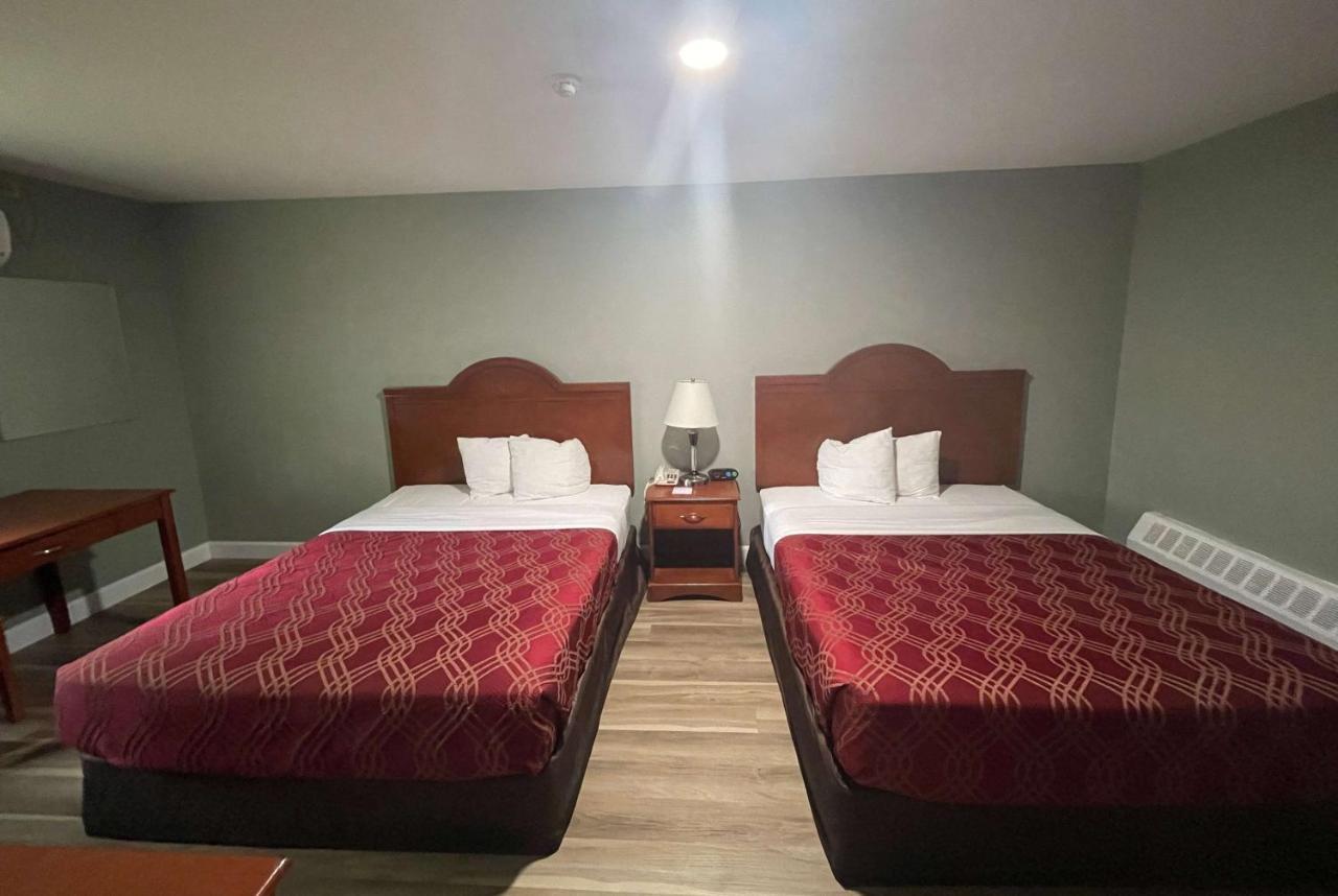 Super 8 By Wyndham Pembroke Hotel Ngoại thất bức ảnh